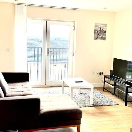 Holiday Flat In Central Slough Near To London Heathrow And Windsor With Free Car Park Dış mekan fotoğraf