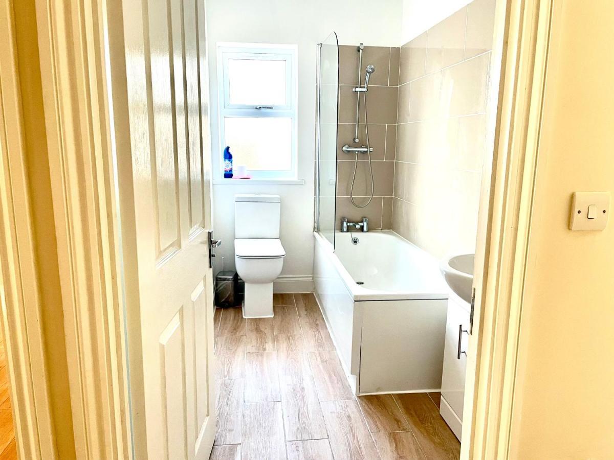 Holiday Flat In Central Slough Near To London Heathrow And Windsor With Free Car Park Dış mekan fotoğraf