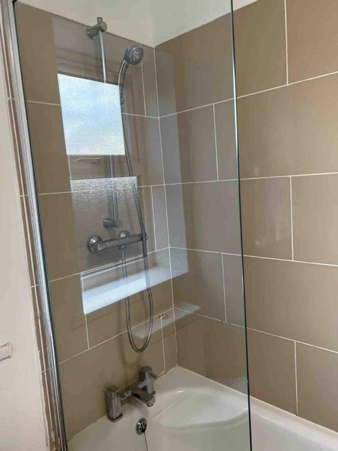 Holiday Flat In Central Slough Near To London Heathrow And Windsor With Free Car Park Dış mekan fotoğraf